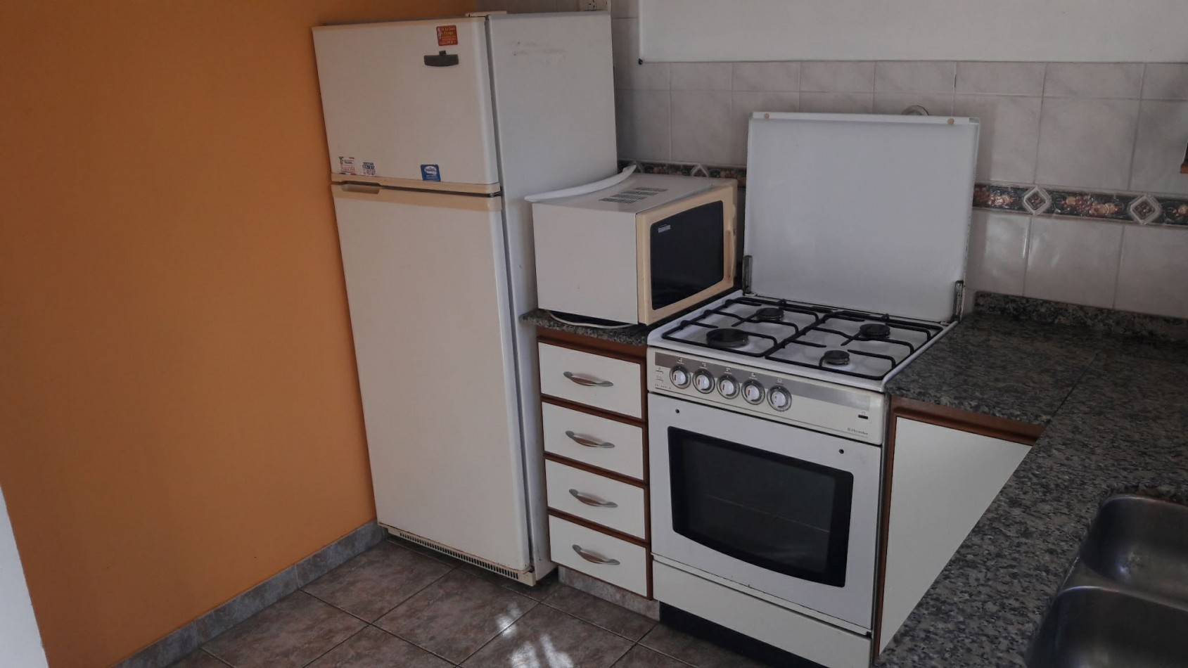 CHALET 3 AMB. Y DEPARTAMENTO BARRIO LOS ANDES