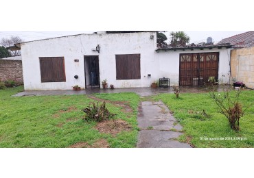 CASA 3 AMBIENTES  ZONA 180